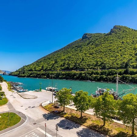 Seafront Villa Andrijana - Happy Rentals โพลมิน ภายนอก รูปภาพ