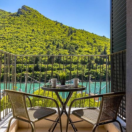 Seafront Villa Andrijana - Happy Rentals โพลมิน ภายนอก รูปภาพ