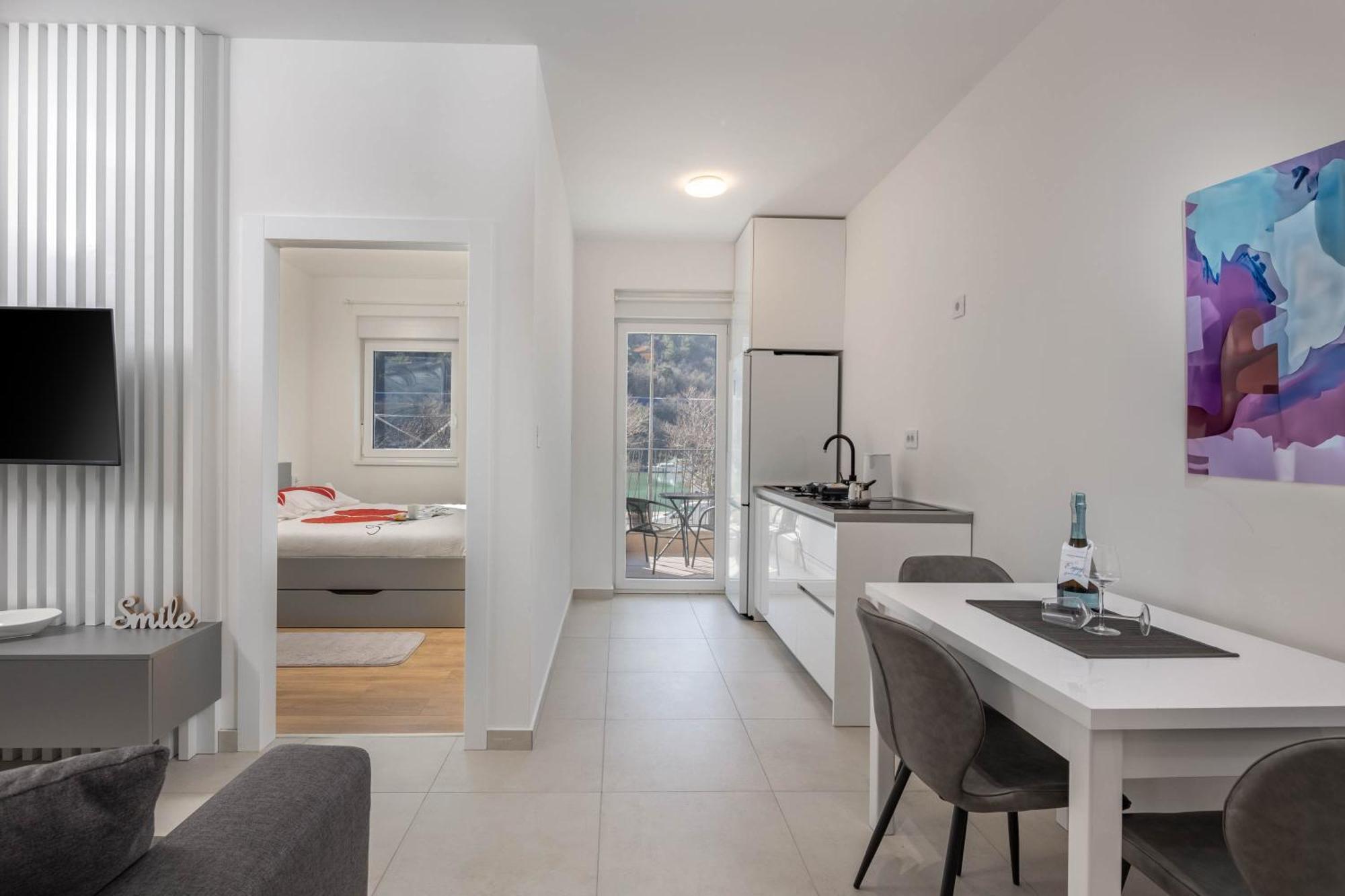 Seafront Villa Andrijana - Happy Rentals โพลมิน ภายนอก รูปภาพ