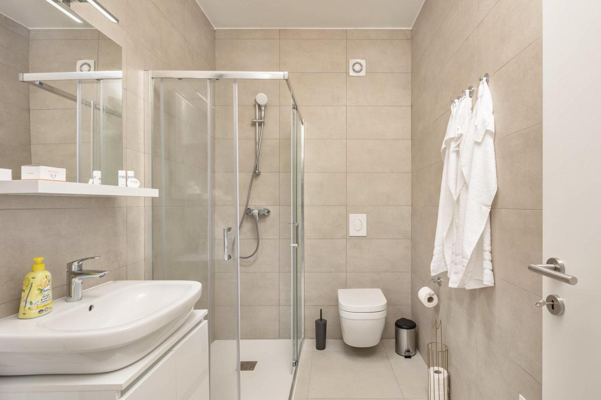 Seafront Villa Andrijana - Happy Rentals โพลมิน ภายนอก รูปภาพ