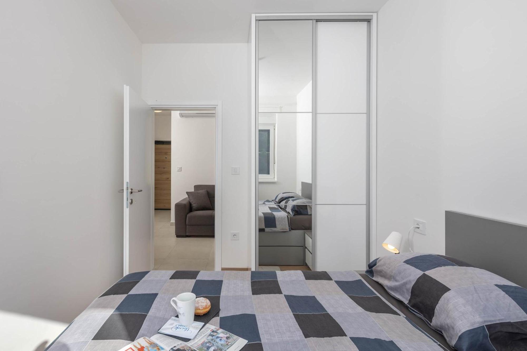 Seafront Villa Andrijana - Happy Rentals โพลมิน ภายนอก รูปภาพ