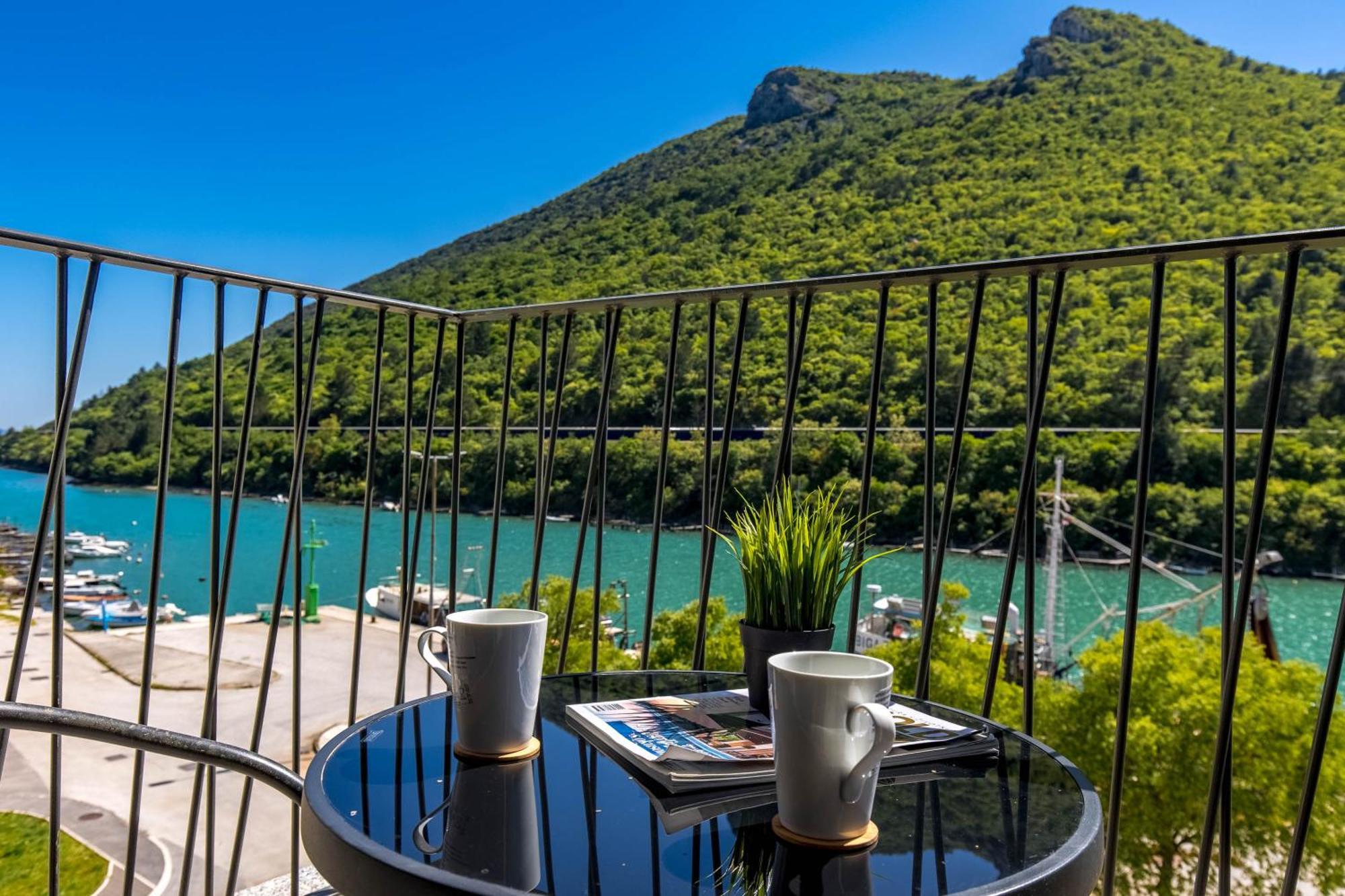 Seafront Villa Andrijana - Happy Rentals โพลมิน ภายนอก รูปภาพ