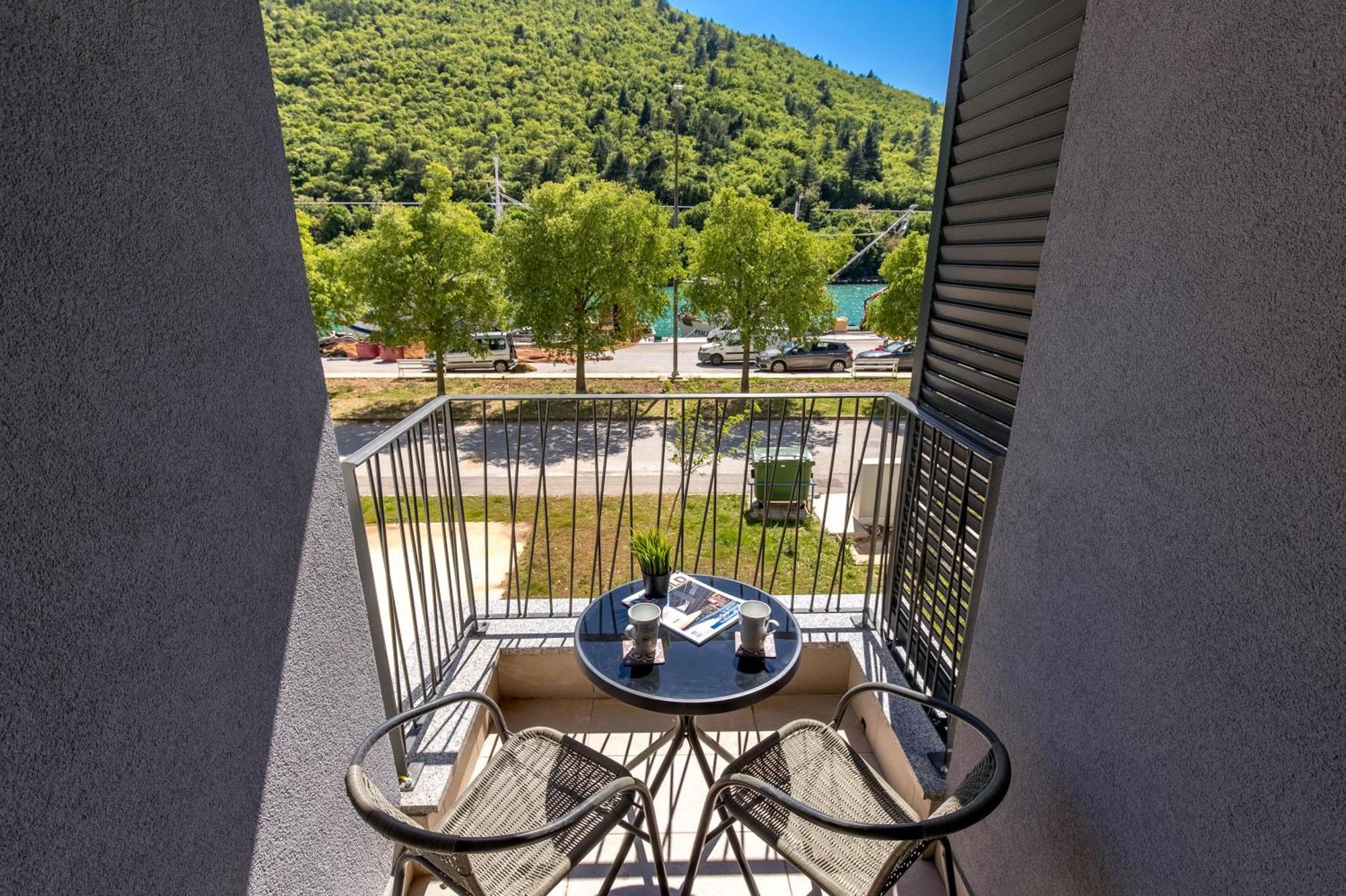 Seafront Villa Andrijana - Happy Rentals โพลมิน ภายนอก รูปภาพ